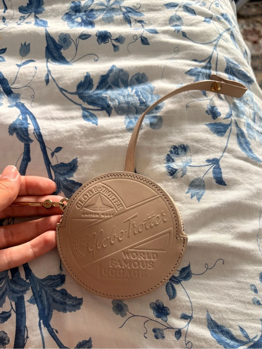 Globe-Trotter Luggage beige leather luggage tag with zip pouch